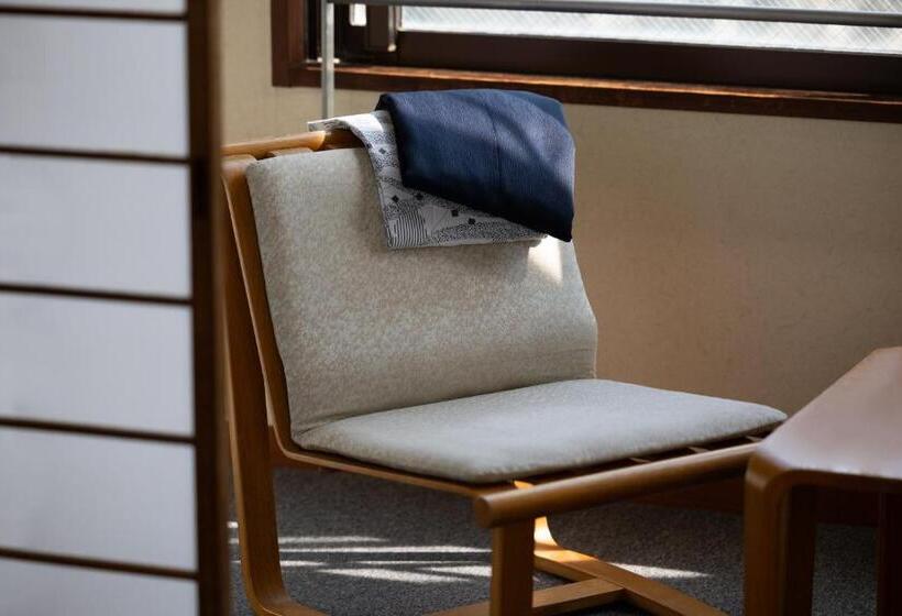 اتاق استاندارد چهار تخته, Chikugofunegoya Koen No Yado