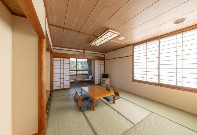 اتاق استاندارد چهار تخته, Chikugofunegoya Koen No Yado