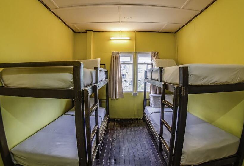 تختخواب در اتاق مشترک, Laban Rata Resthouse At Mount Kinabalu