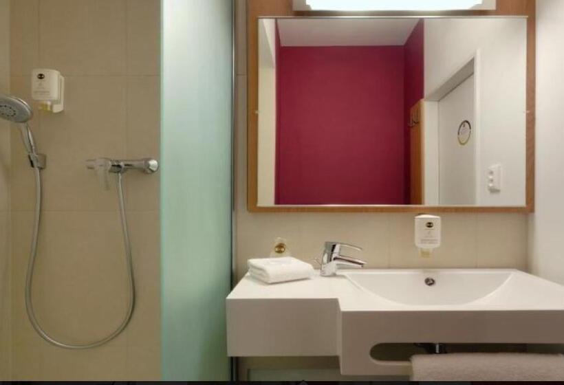 اتاق استاندارد چهار تخته, B&b Hotel Paris Romainville Noisy Le Sec