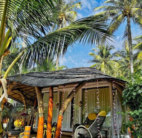 بانگلوی استاندارد با چشم‌انداز دریا, Coconut Garden Beach Resort