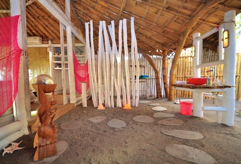 بانگلوی استاندارد با چشم‌انداز دریا, Coconut Garden Beach Resort