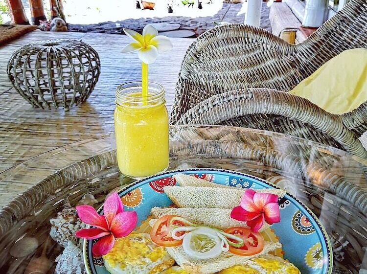 بانگلوی استاندارد با چشم‌انداز دریا, Coconut Garden Beach Resort
