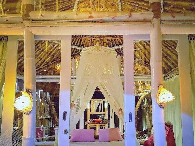 بانگلوی استاندارد با چشم‌انداز دریا, Coconut Garden Beach Resort