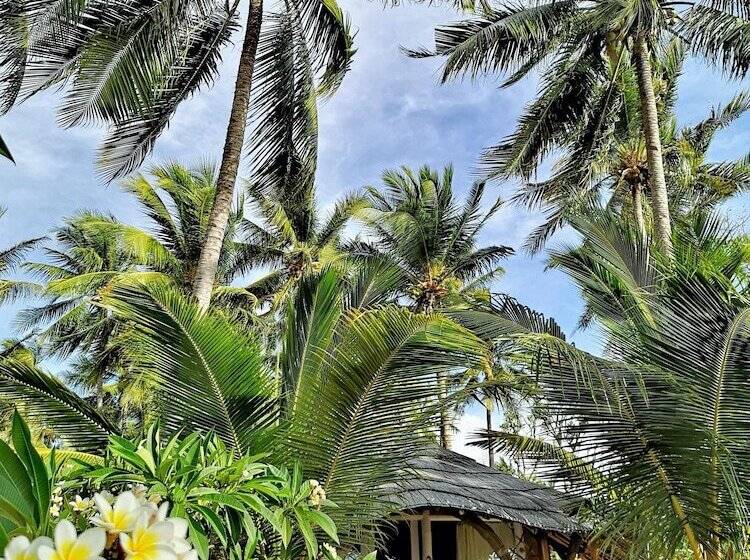 بانگلوی استاندارد با چشم‌انداز دریا, Coconut Garden Beach Resort