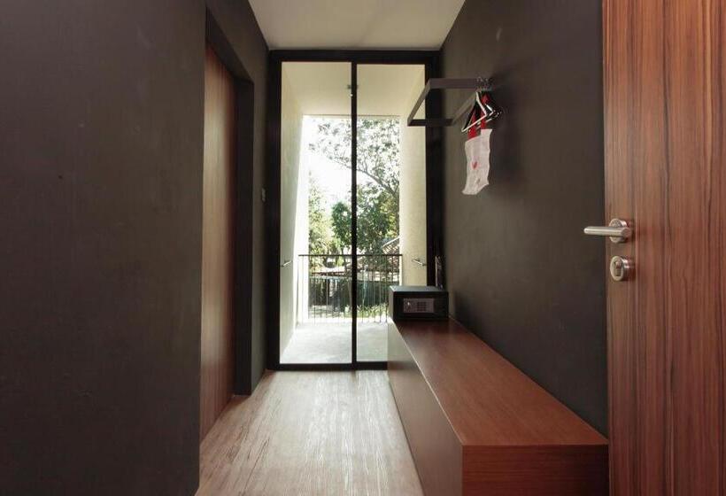 اتاق لوکس با چشم‌انداز استخر, Stellars Samed Resort