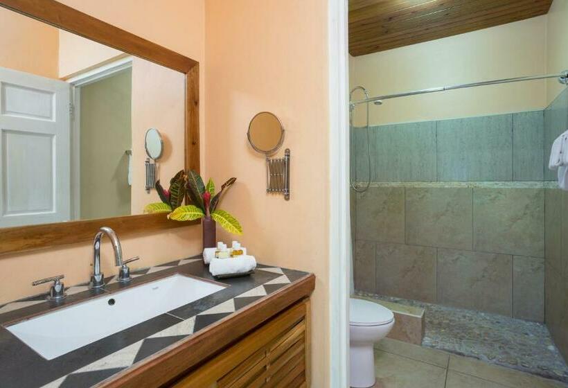 اتاق استاندارد چهار تخته با چشم‌انداز دریا, Luna Sea Inn