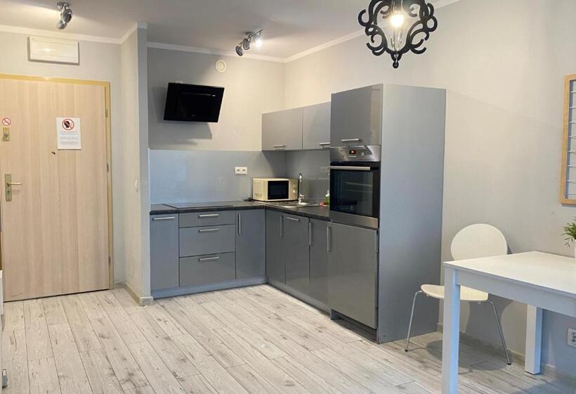 استودیوی استاندارد, Residence Apart