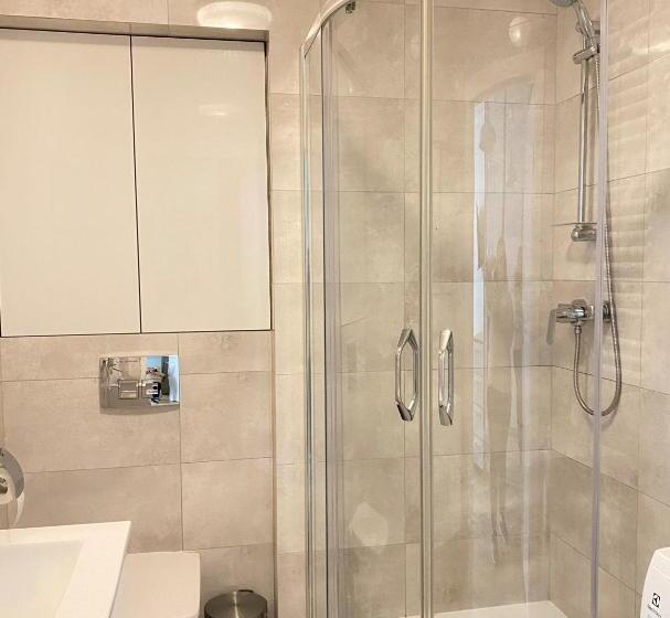 استودیوی استاندارد, Residence Apart