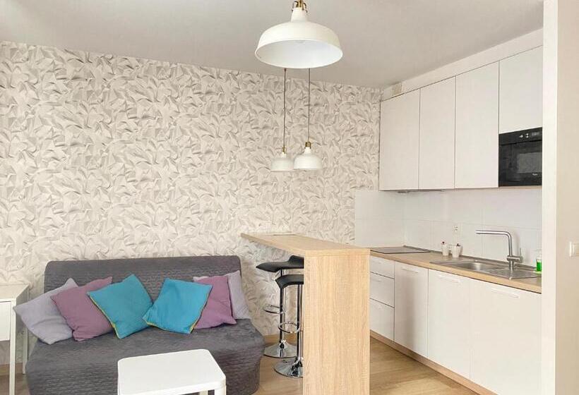 استودیوی استاندارد, Residence Apart