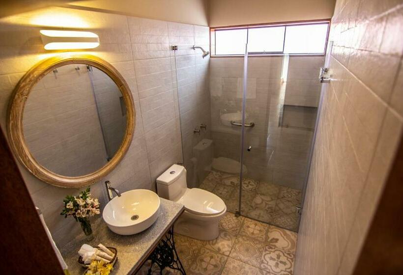 اتاق استاندارد سه تخته با چشم‌انداز باغ, Monteverde Boutique