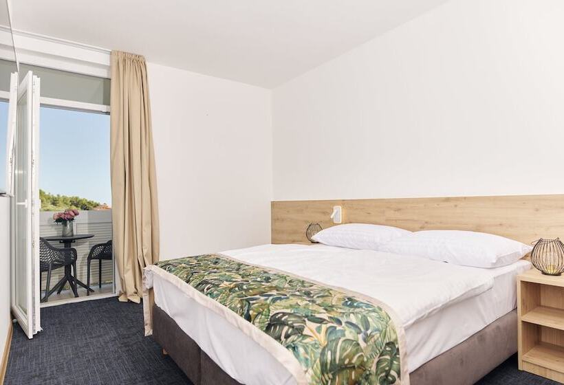 اتاق استاندارد با بالکن و چشم‌انداز دریا, Colentum Resort Murter