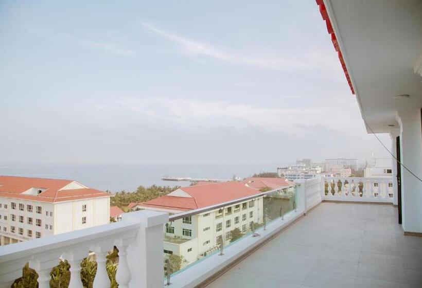 اتاق خانوادگی با چشم‌انداز دریا, Hai Tien Plaza