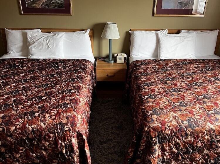 اتاق استاندارد با 2 تخت دوبل, Lincoln Host Motor Inn