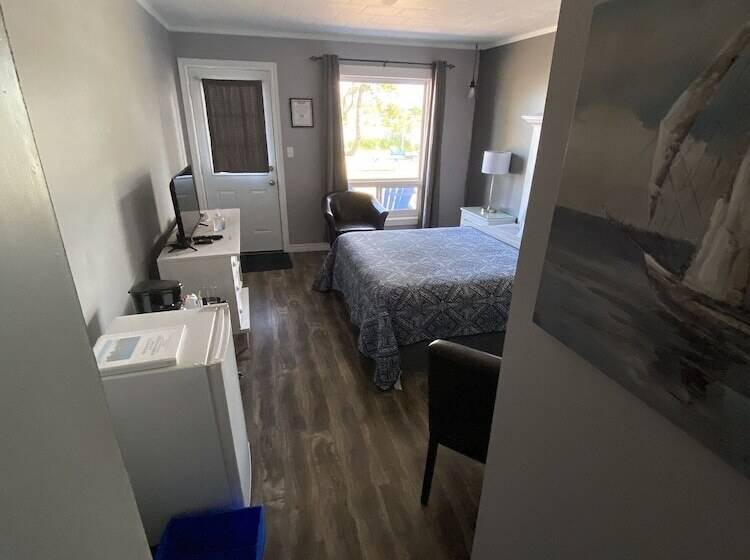 اتاق استاندارد با تخت دوبل, Pines Motel