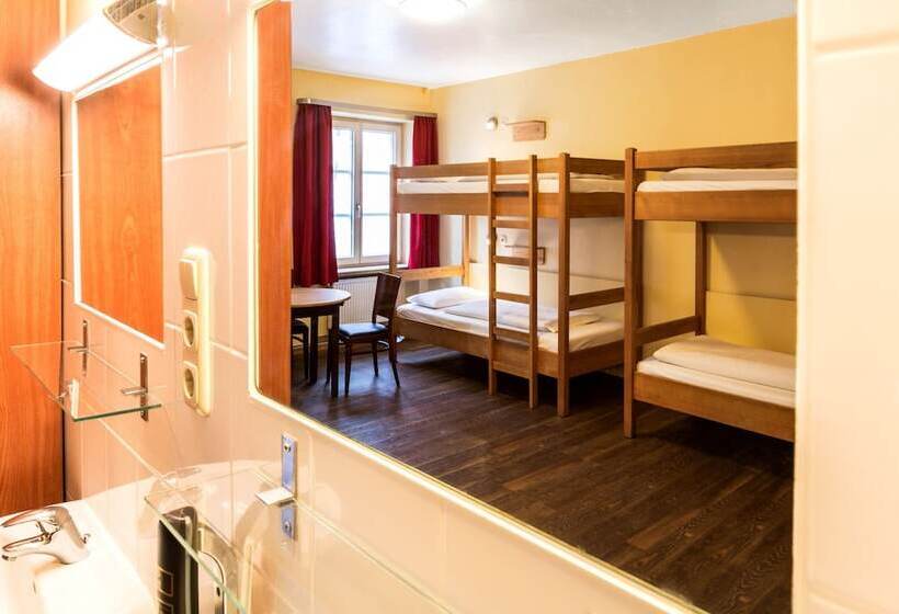 اتاق استاندارد چهارنفره با سرویس بهداشتی مشترک, Euro Youth Hotel   Campus Accommodation