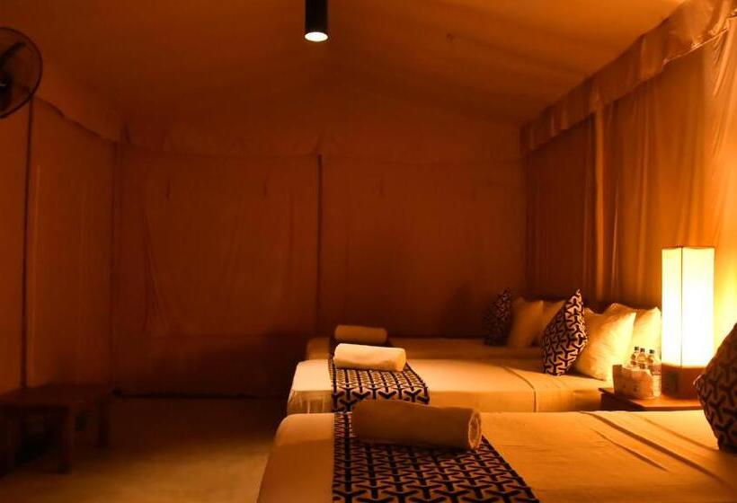 经济型三人房间, Athgira River Camping   Udawalawe