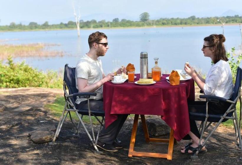 Deluxe Tent, Athgira River Camping   Udawalawe