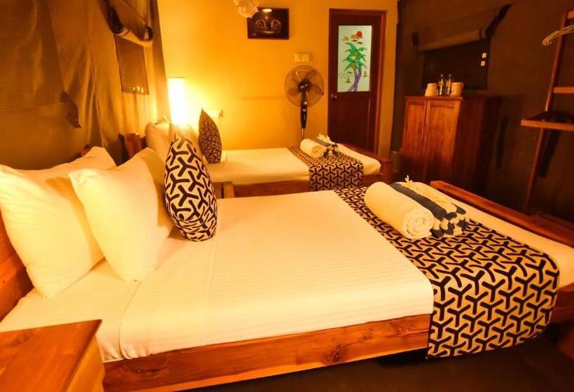 豪华三人间, Athgira River Camping   Udawalawe