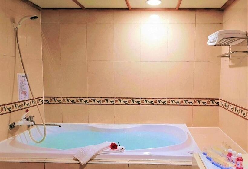 Standard Room with Hot Tub, Chyuan Du Spring Resort
