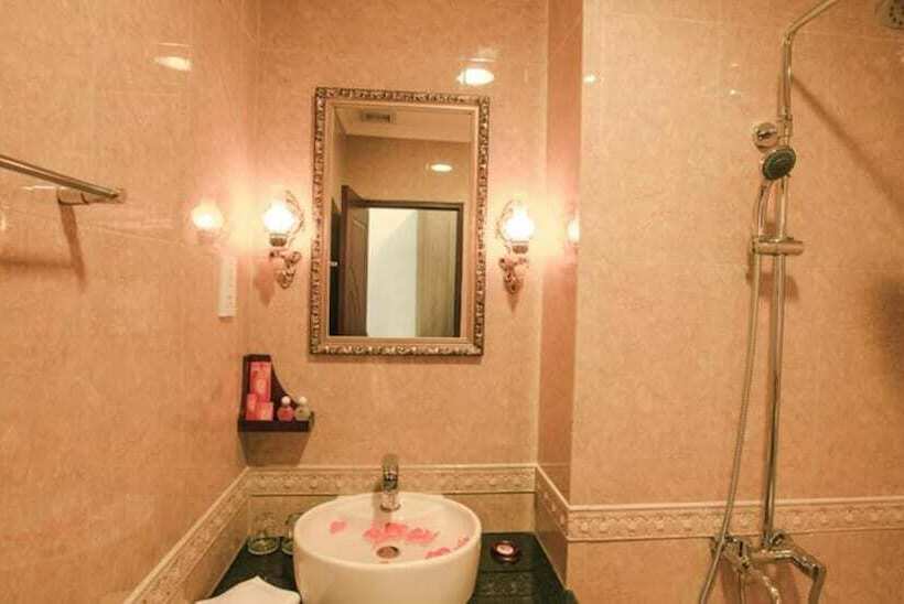 اتاق لوکس, Den Long Do Hotel & Restaurant