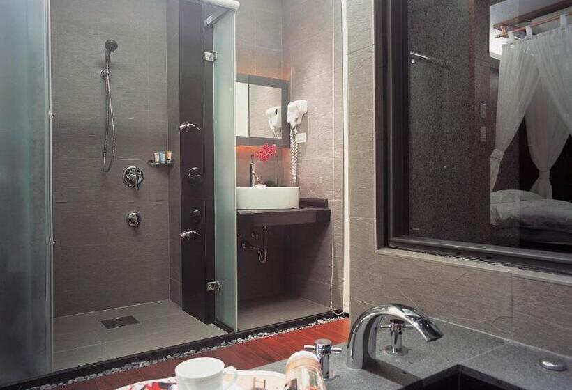 اتاق لوکس, Einhan Resort