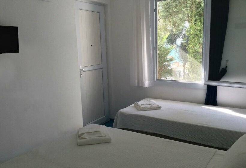 Economy Triple Room, Marvel Beach