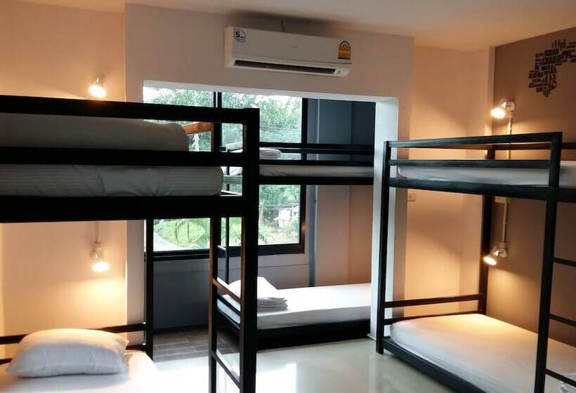 Bed in Shared Room with Shared Bathroom, M Hostel Lanta