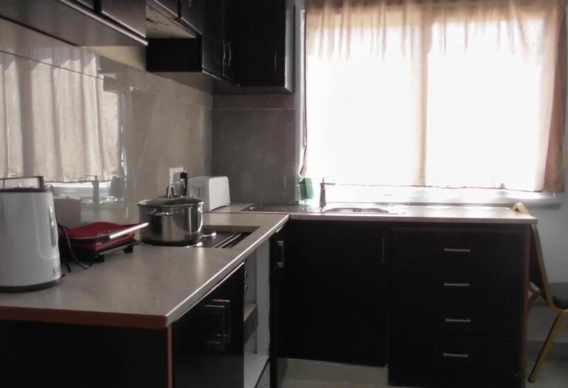 بانگلوی استاندارد, Bella Rosa Hotel Cyprus