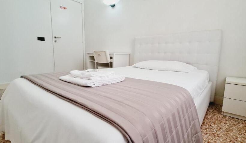 اتاق استاندارد یک تخته با سرویس بهداشتی مشترک, Locazione Turistica Gioia