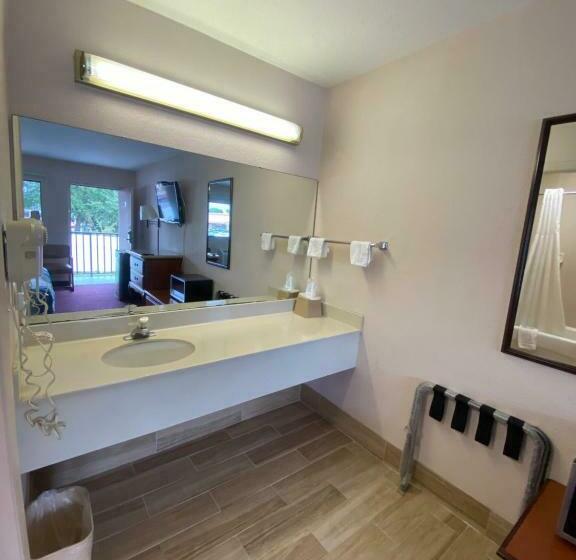 اتاق لوکس با تخت بزرگ, Regency Inn