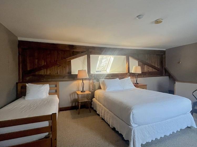 اتاق استاندارد با تخت دو نفره بزرگ, The Wildflower Inn