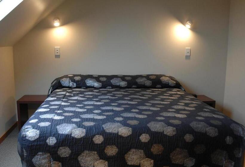 سوییت, Shelby Motor Lodge