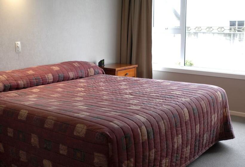 آپارتمان 3 خوابه, Shelby Motor Lodge