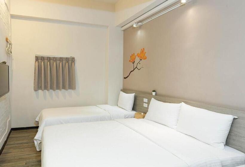 اتاق استاندارد سه نفره, Uno Backpackers Inn