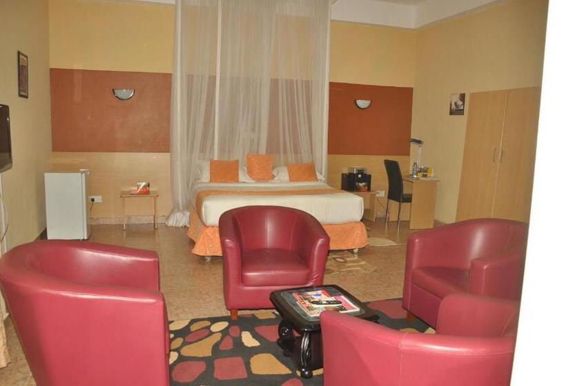 استودیوی سوپریور, Eureka Place Hotel Kampala