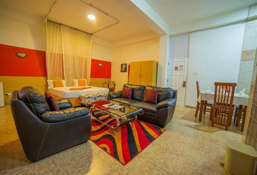 استودیوی سوپریور, Eureka Place Hotel Kampala