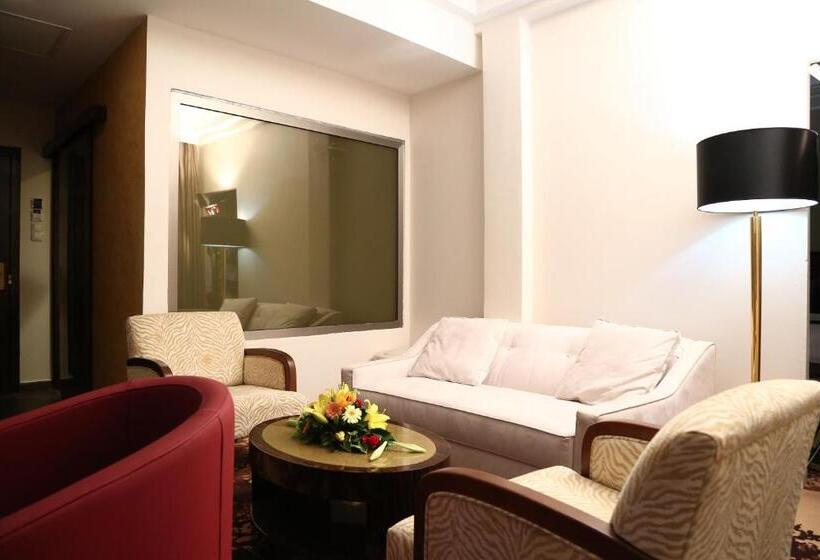 مجموعه ویستا شهر, Hôtel Fleur De Lys Plateau