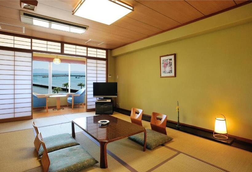 اتاق استاندارد با چشم‌انداز کوهستان, Ibusuki Seaside