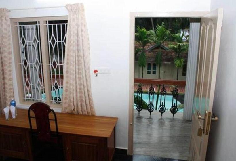 اتاق استاندارد با چشم‌انداز استخر, Ideal Ayurvedic Resort Kovalam