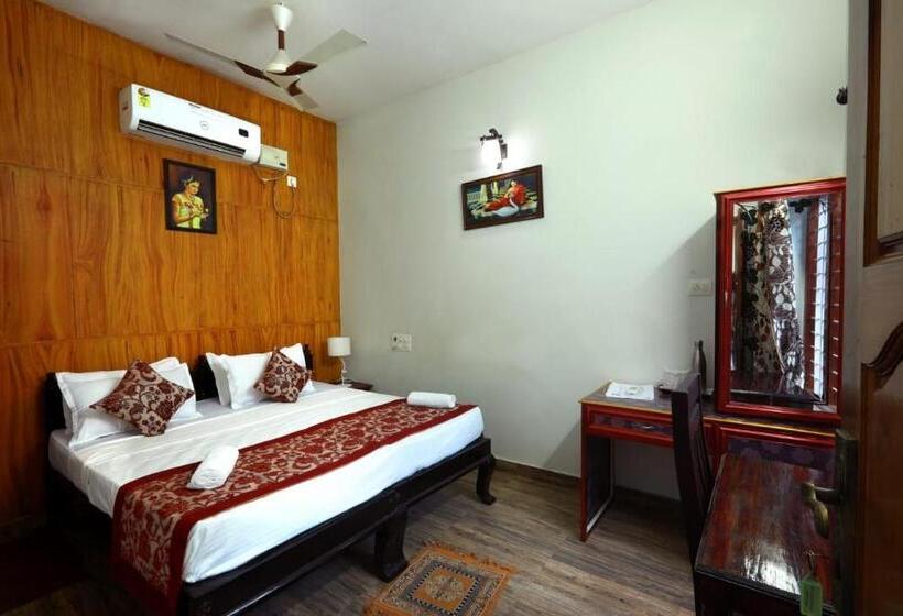 اتاق استاندارد با چشم‌انداز استخر, Ideal Ayurvedic Resort Kovalam