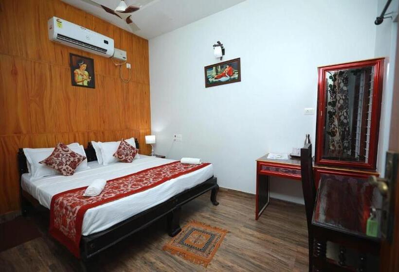 اتاق استاندارد با چشم‌انداز استخر, Ideal Ayurvedic Resort Kovalam