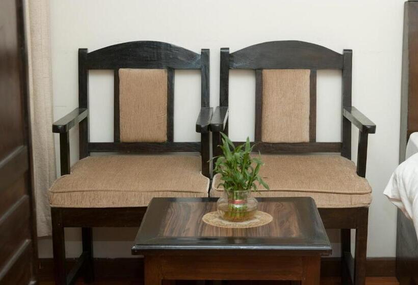 اتاق لوکس, Mums Home, A Classical Comfort