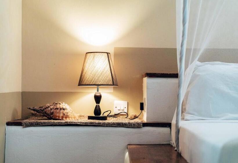 اتاق استاندارد با چشم‌انداز استخر, Sahari Zanzibar