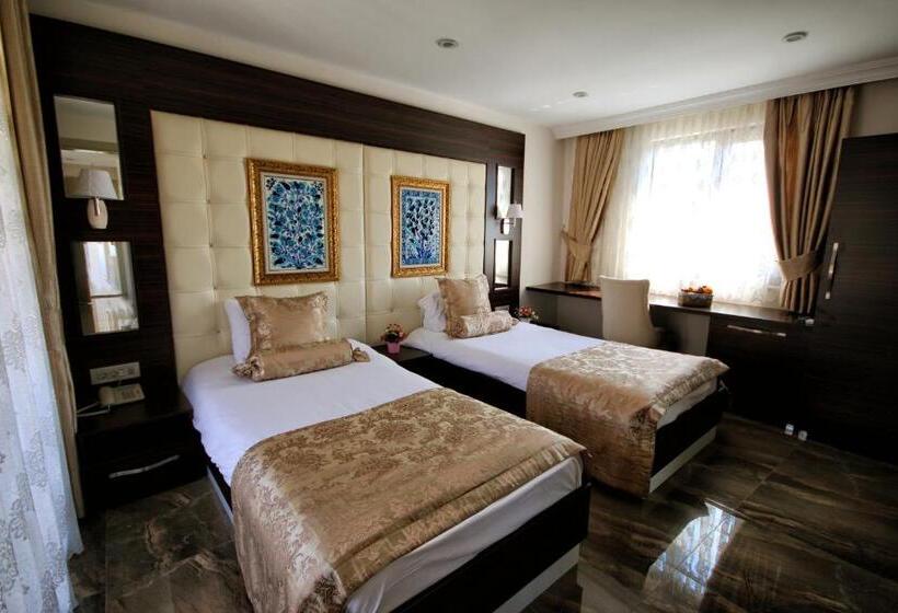 Standard Quadruple Room, Venus Suite