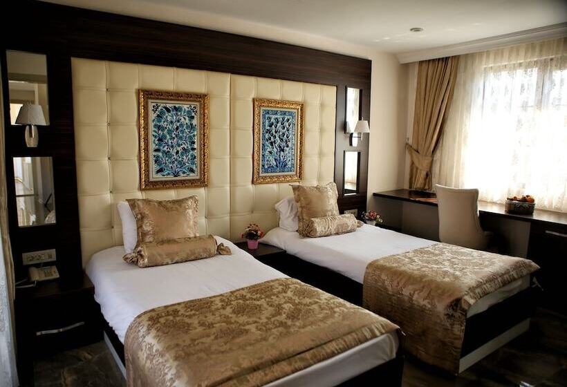 Standard Quadruple Room, Venus Suite