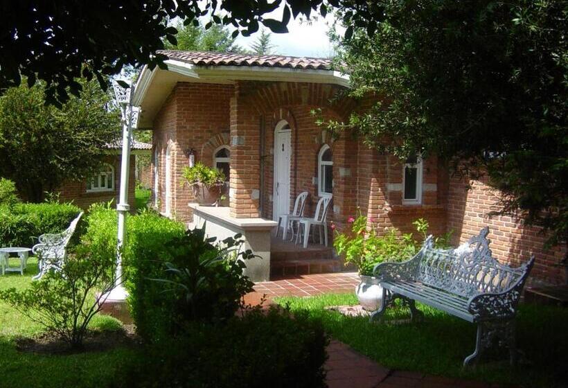 ویلای 3 خوابه با چشم‌انداز باغ, Villa Monarca Inn