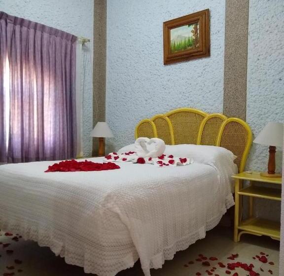 ویلای 3 خوابه با چشم‌انداز باغ, Villa Monarca Inn