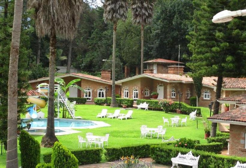 ویلای 3 خوابه با چشم‌انداز باغ, Villa Monarca Inn