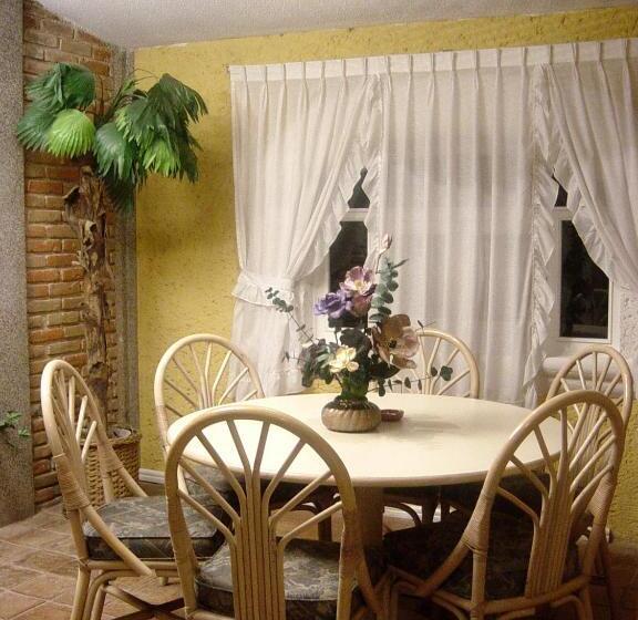 ویلای 2 خوابه, Villa Monarca Inn